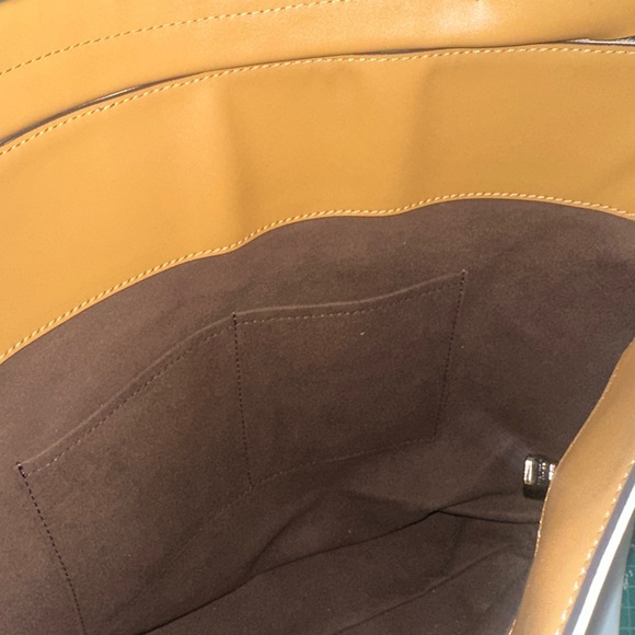 👑 Louis Vuitton White and Tan Minimalist Shoulder Bag (bucket bag) - Picture 5 of 11